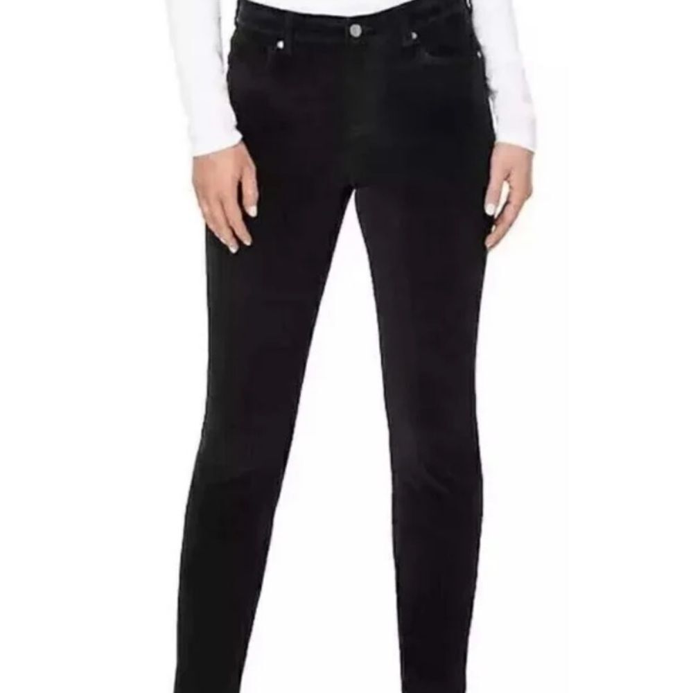 Well Worn Women’s High Rise Corduroy Pants Black